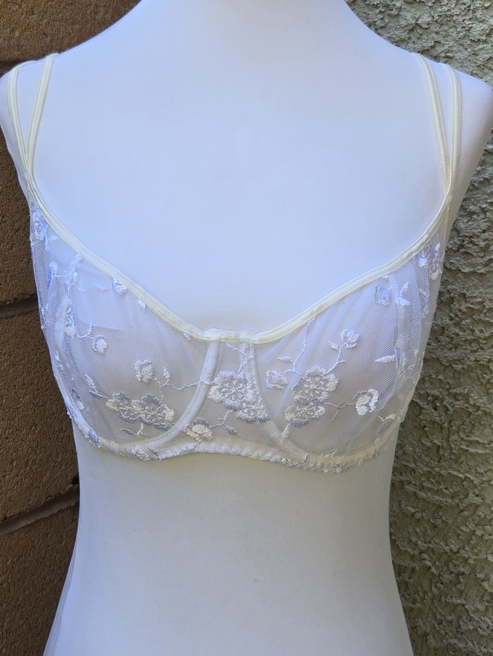 Victoria's Secret Vintage 1999 Sheer Embroidered Lace Bra - Cream/White